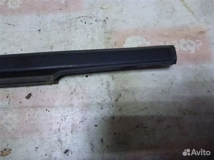 Уплотнитель стекла двери бархотка задний левый