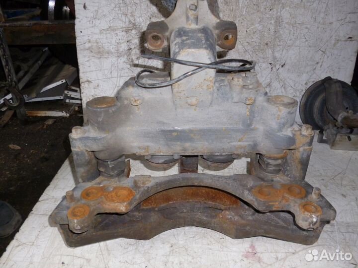 Суппорт тормозной передний правый volvo