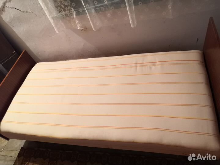 Кровать односпальная 90х200 с матрасом бу