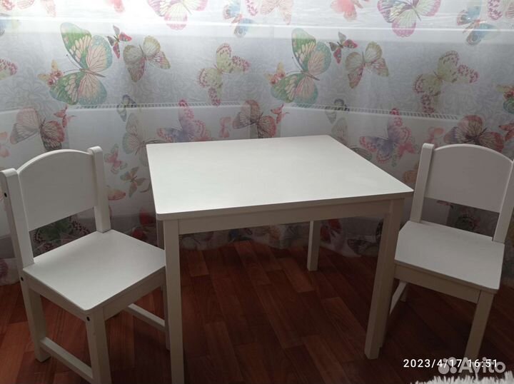 Столик и 2 стула детских. IKEA