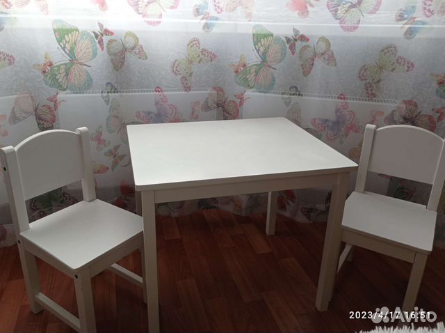 Столик и 2 стула детских. IKEA