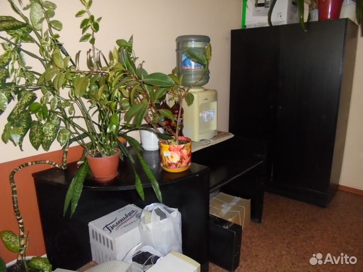 Подставка-полочка чёрного цвета