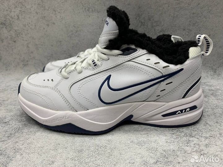 Зимний стиль: кроссовки Nike Air Monarch премиум