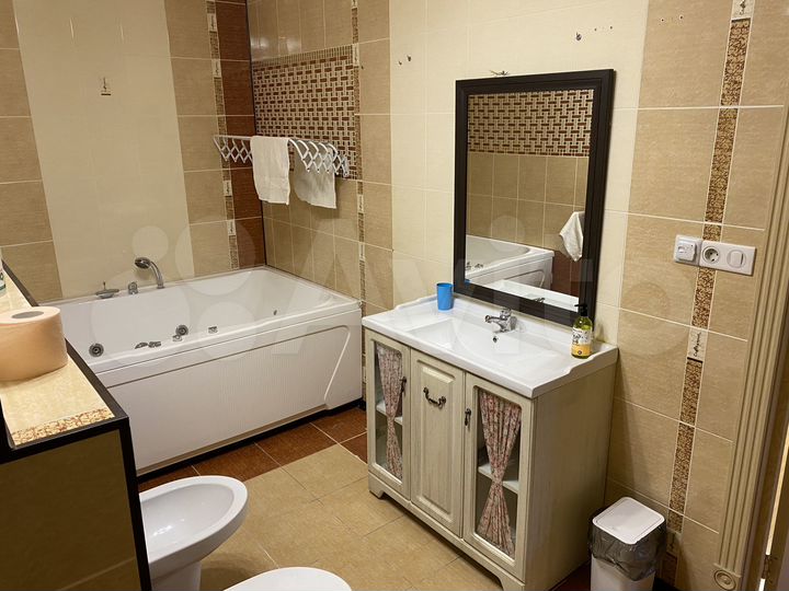 3-к. квартира, 140 м², 1/2 эт.