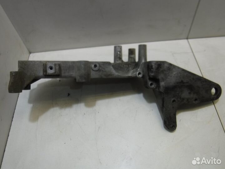 Кронштейн генератора Volvo S60 1