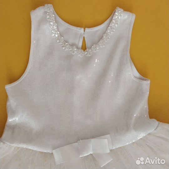 Платье для девочки праздничное р-р 122