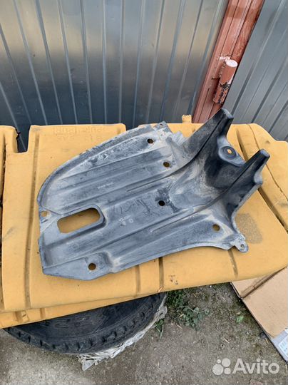 Защита заднего бампера Toyota Avensis 250