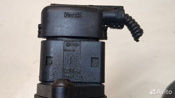 Корпус воздушного фильтра Volkswagen Touran, 2003