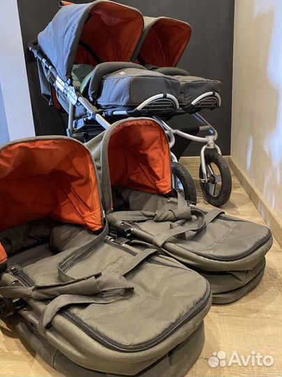 Коляска для двойни bumbleride