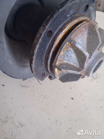 Помпа. Водяной насос Mercedes w123 мерседес 123