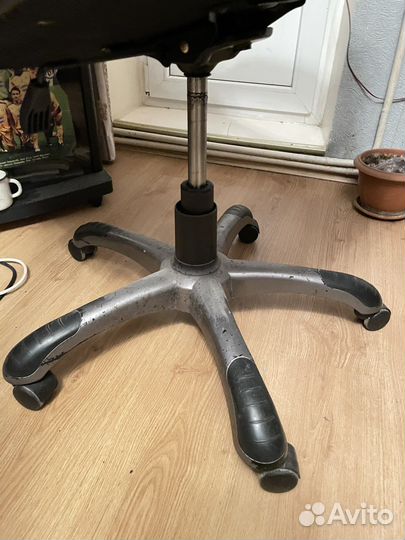 Офисное кресло