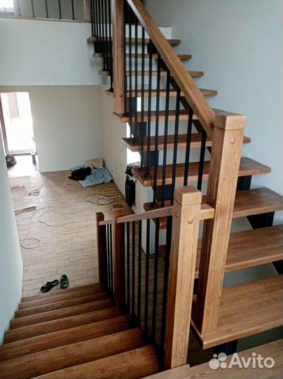 Лестница на металлическом каркасе