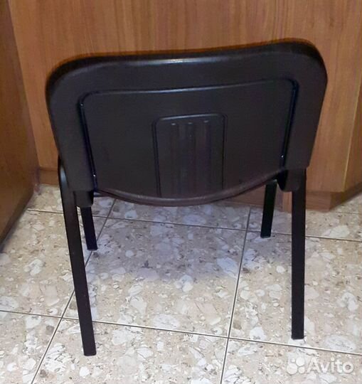 Стул офисный кожаный практически новый