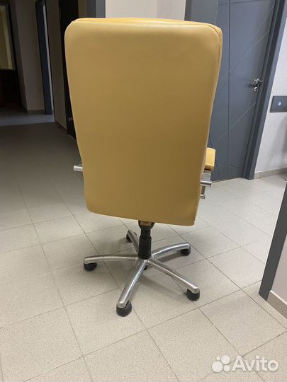 Кресло руководителя INS