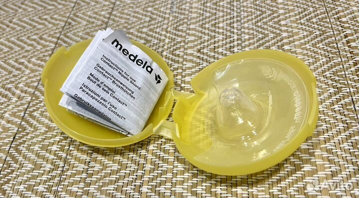 Силиконовые насадки на грудь medela в футляре