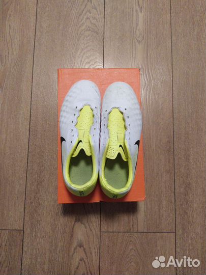 Футбольные бутсы