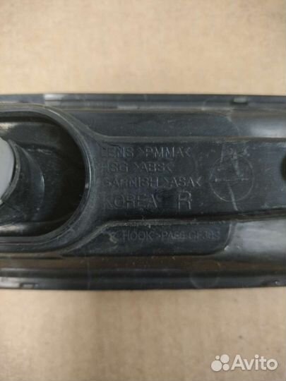 Повторитель на крыло передний правый Kia Rio седан