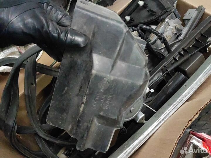 Запчасти по кузову Ниссан X-trail 2001 гв