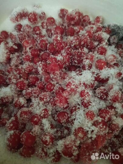 Варенье и ягоды с сахаром