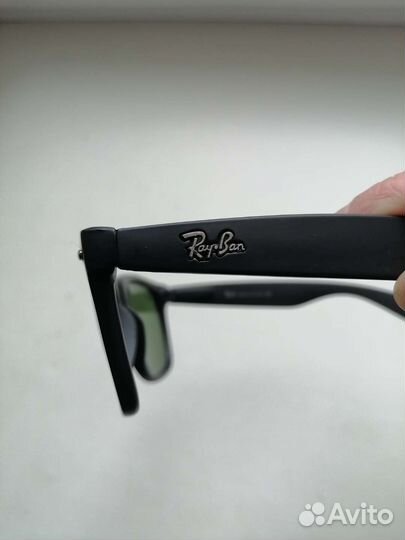 Солнцезащитные очки Ray Ban