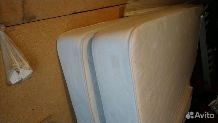 Кровать из массива дерева