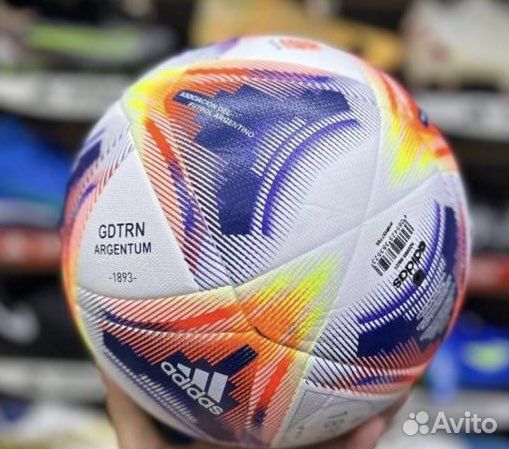 Футбольный мяч adidas