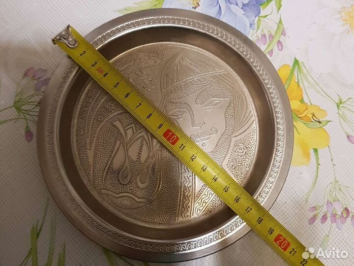 Декоративная тарелка