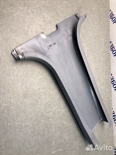 Обшивка средней стойки нижняя левая Mitsubishi