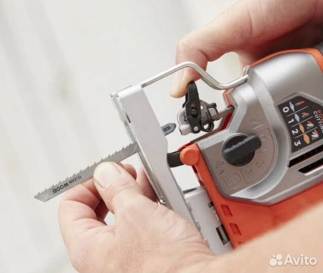 Продам лобзик электрический Black Decker