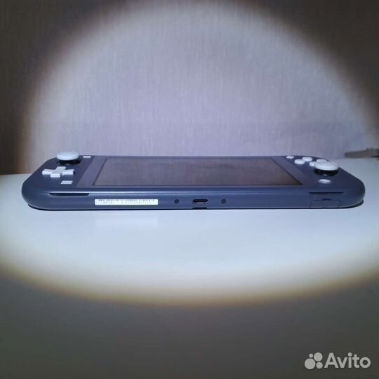 Nintendo Switch Lite с играми
