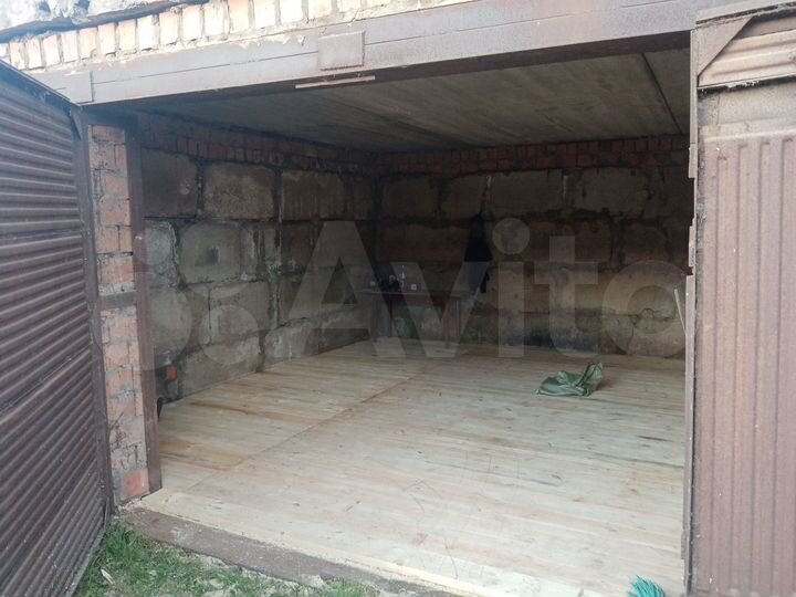 Гараж, > 30 м²