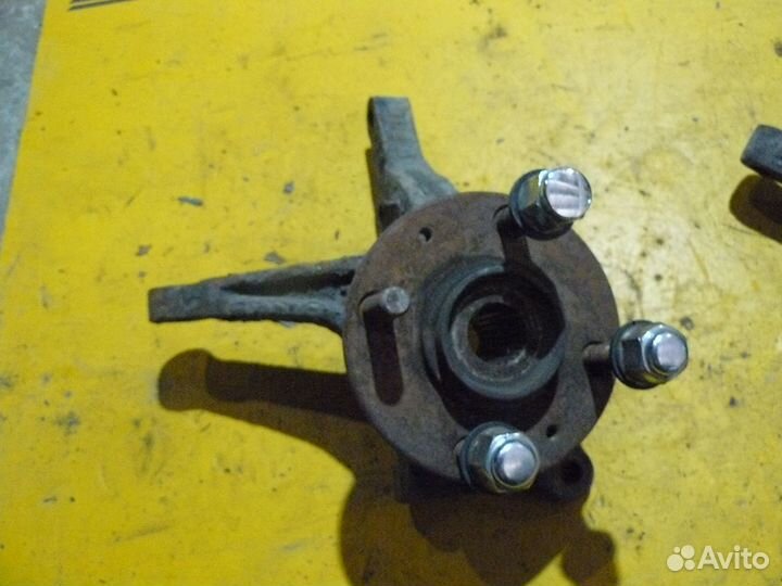 Кулак передний для Hyundai Accent II 2005г