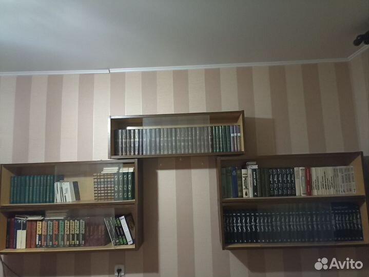 Полка навесная книжная