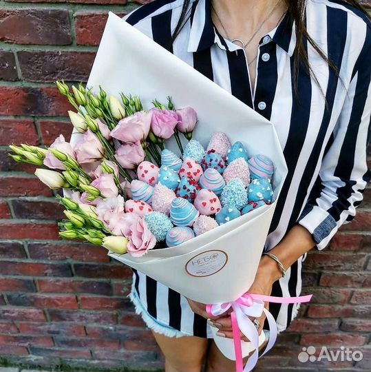 Съедобные букеты из клубники