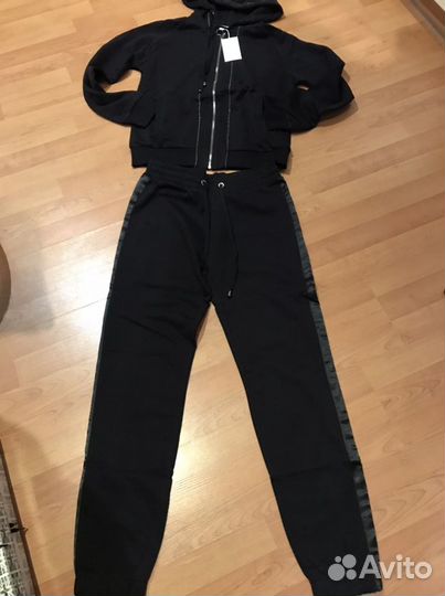 Спортивный костюм женский