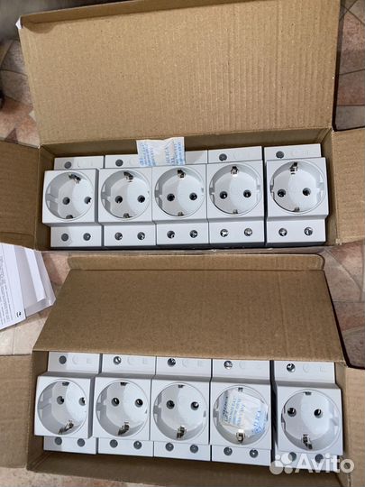 Розетка с заземляющим контактом рар10-3-опshukotdm