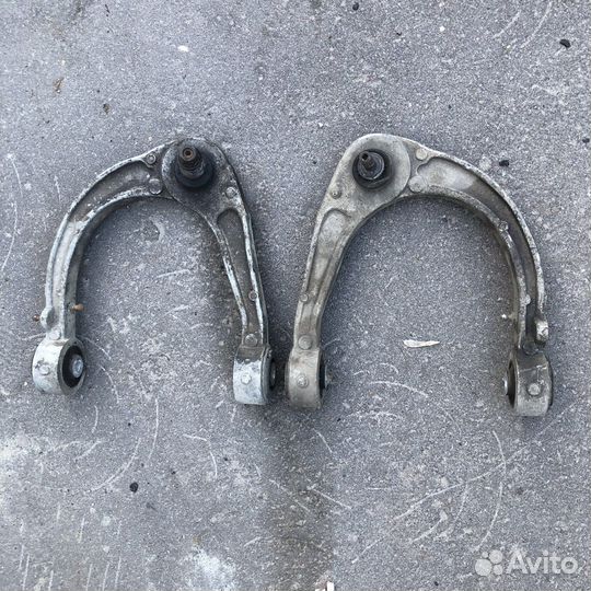 Рычаг передний верхний Cadillac SRX/STS 1