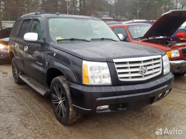 В разборе Cadillac Escalade 2