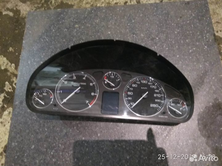 Панель приборов на Пежо 407 2006 года