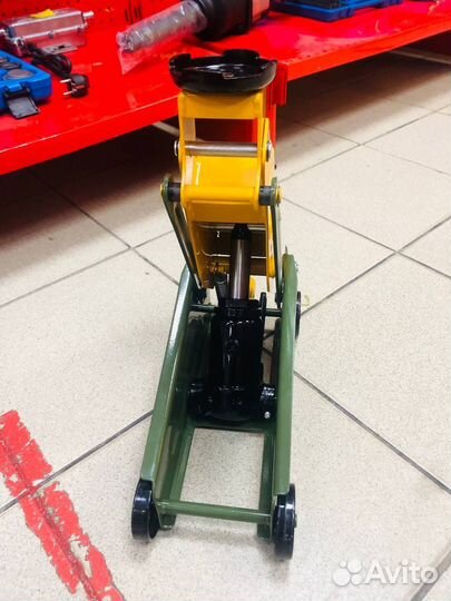 Домкрат подкатной 2 т, 145-400мм, Дело Техники