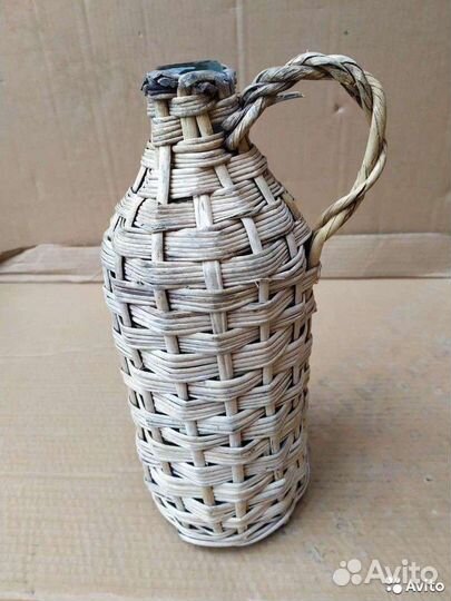 Бутыль стеклянная, четверть в оплётке