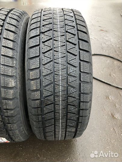 Bridgestone Blizzak DM-V3 285/45 R22 110T