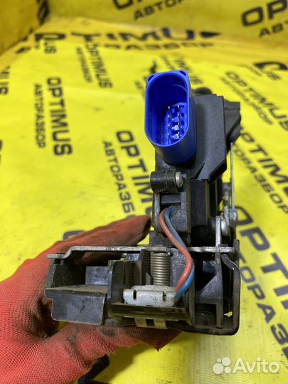 Замок передней правой двери Skoda Octavia A5 BSE