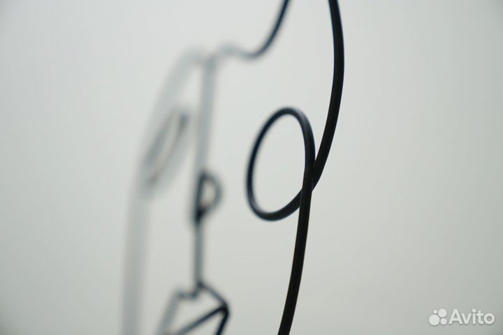 Подсвечник и лицо девушки для интерьера