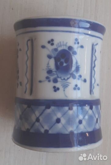 Гжель. Автор Исаев. 1998 г. Стопка