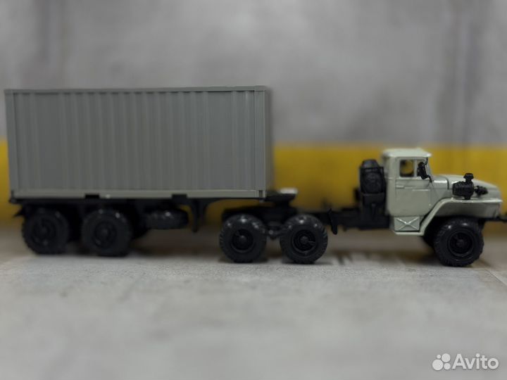 Модель урал 44202 1/43 элекон