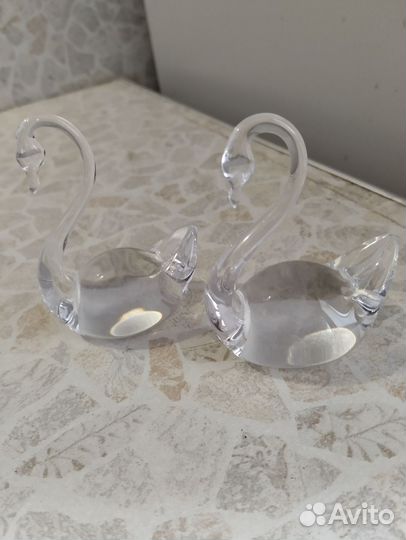 Статуэтка лебедь стекло