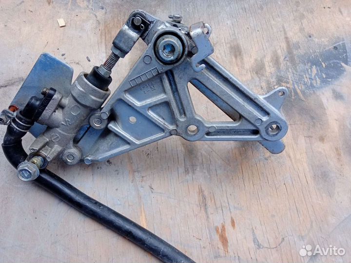 Suzuki GSX 400 задние тормозная система