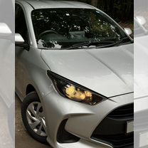 Toyota Yaris 1.0 CVT, 2020, 67 000 км, с пробегом, цена 1 329 000 руб.