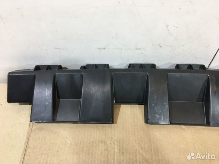 Кронштейн накладки порога левый Nissan Terrano 3